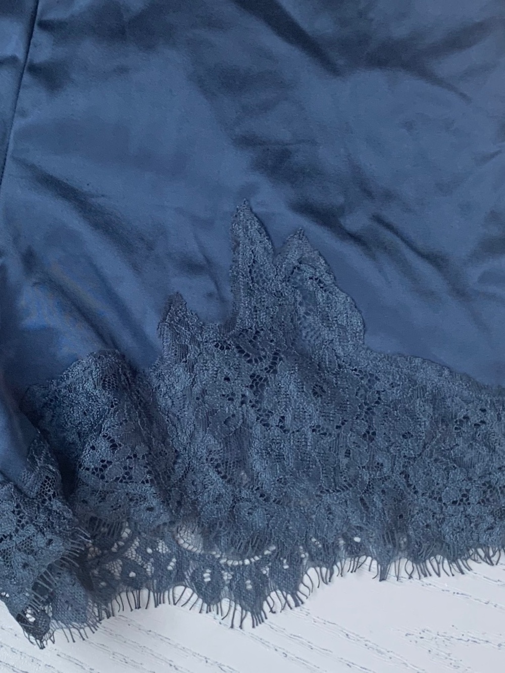Reformation Satin Short - Picture 3 of 10